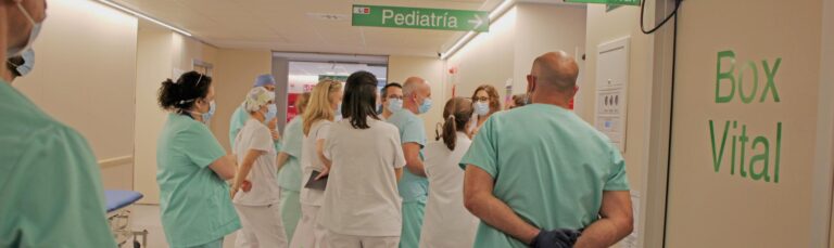 El proyecto consiste en el estudio de los espacios para establecer circuitos seguros que permitan volver a atender escalonadamente a las y los pacientes que no presentan infección por Covid-19.