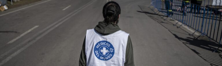 Estamos conmocionados y perturbados por el nivel de necesidades humanitarias y las muertes masivas de civiles, así como la violencia sexual contra las mujeres y las niñas presenciadas en diferentes regiones de Ucrania.