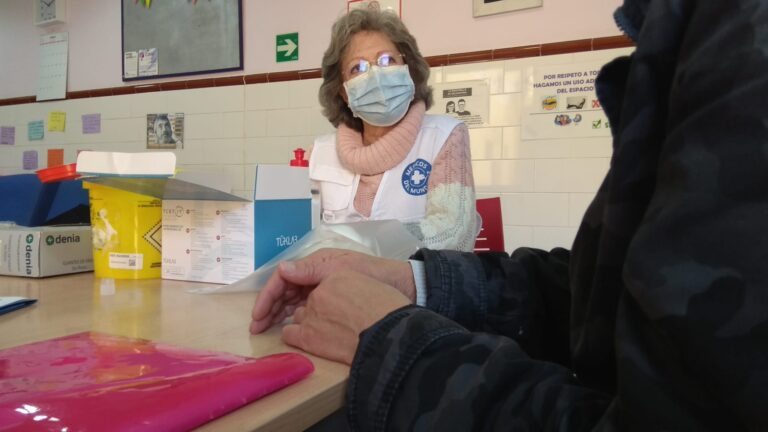 Las personas voluntarias colaboran en la labor cotidiana de la ONG sanitaria Médicos del Mundo desde distintos perfiles.