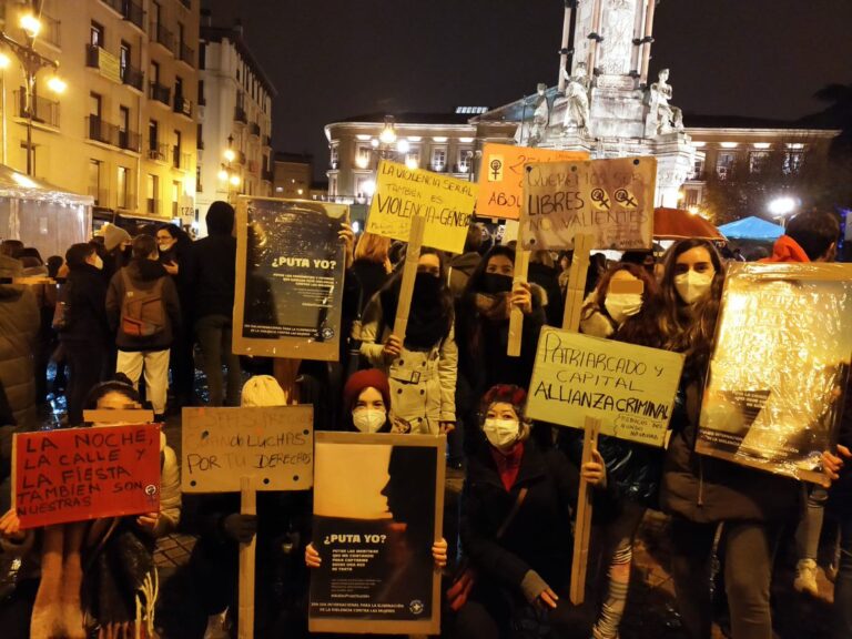 Participación de Médicos del Mundo Navarra en la movilización con motivo del Día contra las violencias de género, el 25 de noviembre.