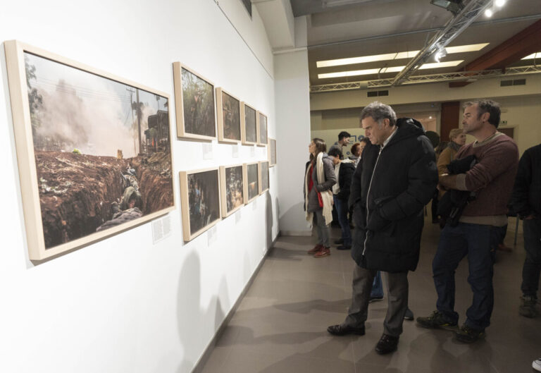 Asistentes a la inauguración de la 26 edición del Premio Luis Valtueña.