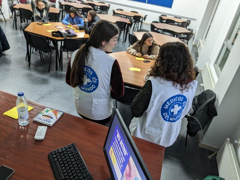 Taller de DES-ACTIVA para desincentivar la demanda de prostitución organizado por Médicos del Mundo Extremadura en la Universidad.