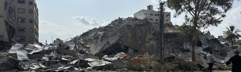 Las estructuras de salud en la Franja de Gaza están colapsando debido al asedio total al agua, a los alimentos, a la electricidad y al combustible impuesto a Gaza.